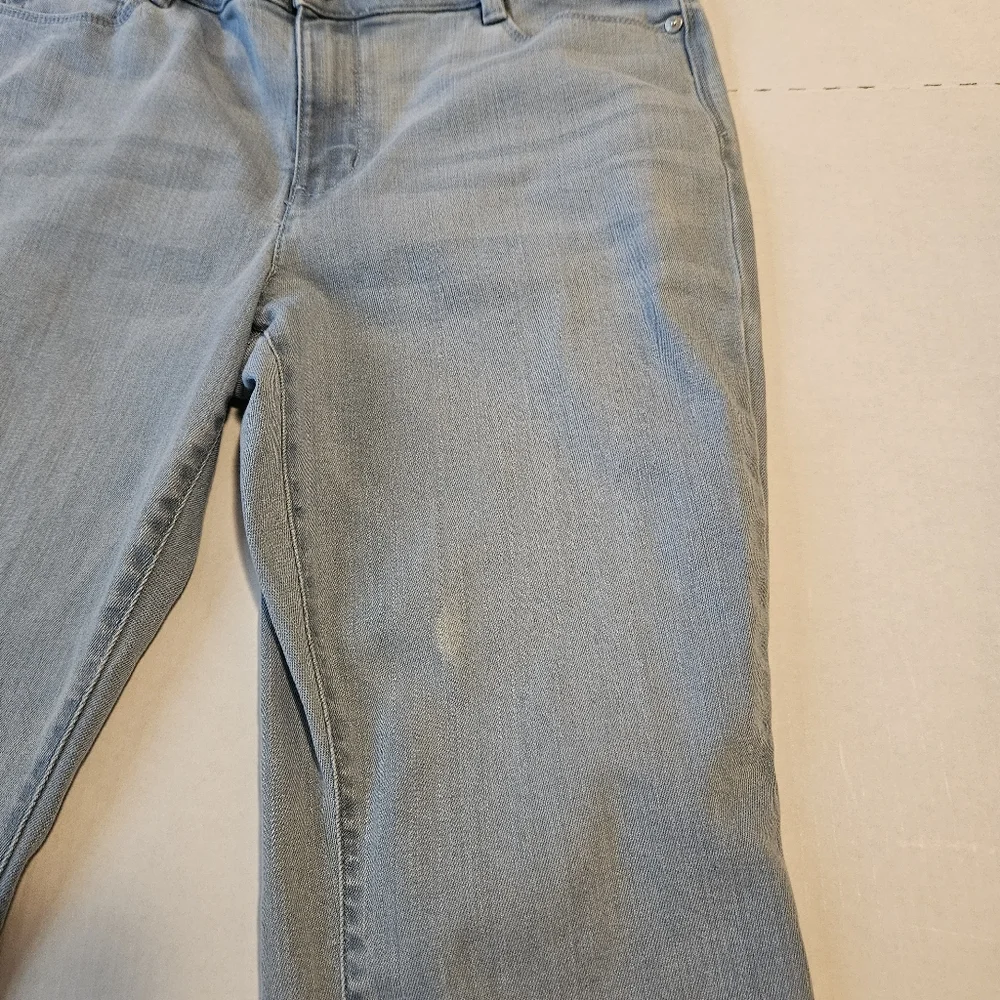 J Jill Authentic Fit crop light stone wash, frayed hem, straight leg, size 12 - Picture 14 of 15